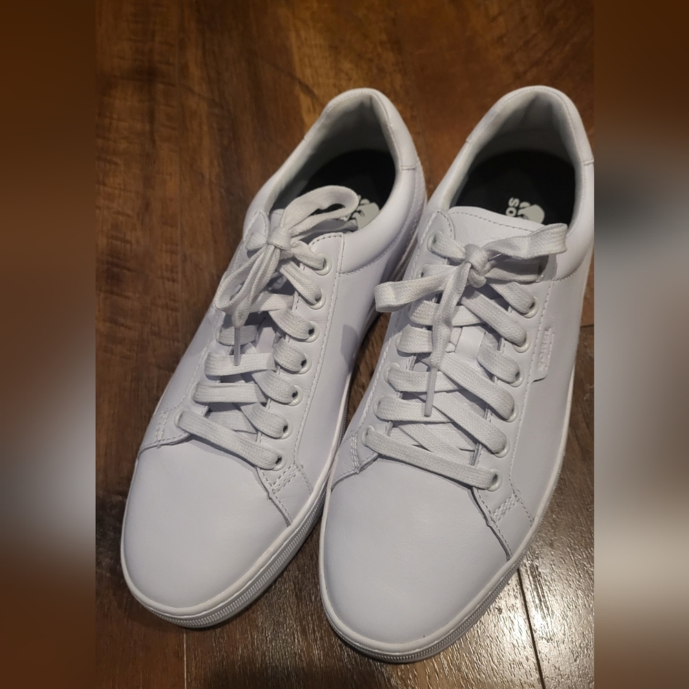 NWOT Sorel Womens White Sneakers 9.5 Minimalist Perfect Everyday Shoe